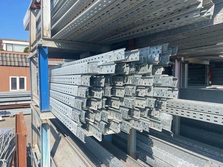 Kabelgoten 100x60 mm, Doe-het-zelf en Verbouw, Elektra en Kabels, Gebruikt, Kabel of Snoer, Ophalen of Verzenden
