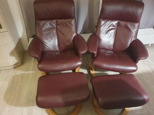 2 Draaistoelen relaxstoelen verstelbaar  met hocker poef, Huis en Inrichting, Stoelen, Zo goed als nieuw, Twee, Hout, Leer, Rood