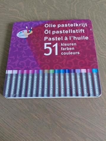 BLIK MET 51 KLEUREN OLIE PASTELKRIJTJES beschikbaar voor biedingen