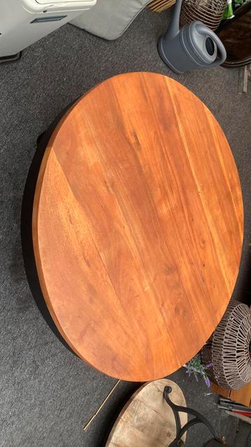 Salontafel. Rond 90 cm beschikbaar voor biedingen