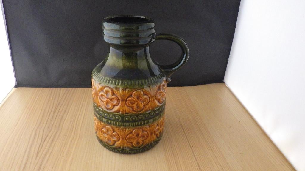 mooie bewerkte vintage west germany oorvaas, Huis en Inrichting, Woonaccessoires | Vazen, Gebruikt, Overige kleuren, Aardewerk of Porselein