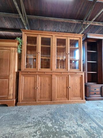 Prachtige grenen buffetkast / vitrinekast / winkelkast  beschikbaar voor biedingen
