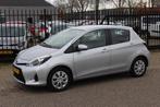 Toyota Yaris 1.5 Full Hybrid Aspiration, Camera, Navigatie,, Auto's, Euro 5, 4 cilinders, 49 €/maand, Hybride Elektrisch/Benzine
