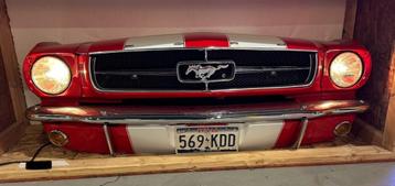 Grille van een Ford Mustang uit 1965, gemaakt van een echte  beschikbaar voor biedingen