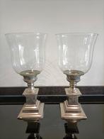 2 vintage windlichten met zilverkleurige voet. Kaars houder., Huis en Inrichting, Woonaccessoires | Kandelaars en Kaarsen, Ophalen