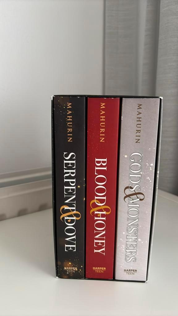Serpent & Dove 3 Book Paperback Box Set, Boeken, Fantasy, Zo goed als nieuw, Ophalen of Verzenden