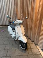 Vespa Sprint Wit | Bouwjaar 2021 | 5.155 km |Gps tracker, Fietsen en Brommers, Scooters | Vespa, Ophalen, Zo goed als nieuw, Benzine