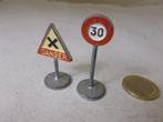 1955 Dinky Toys 771 ROAD SIGNS/VERKEERSBORDEN 2 x., Ophalen of Verzenden, Gebruikt, Overige typen, Dinky Toys