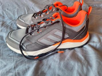 Adudas Traxion Nieuwe sportschoenen maat 42 2/3 beschikbaar voor biedingen