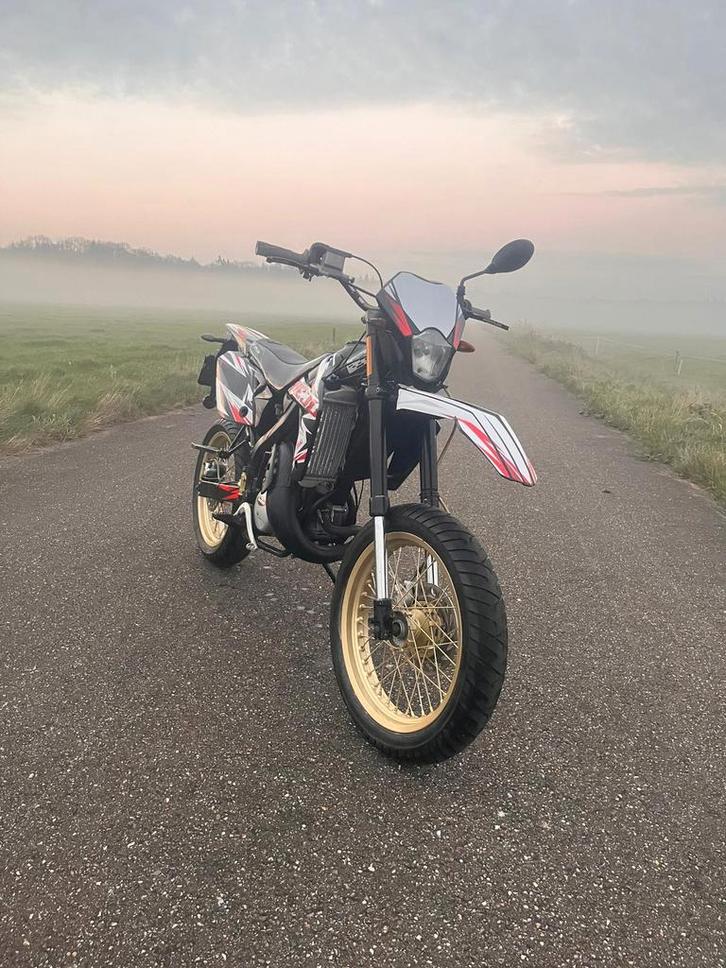 Rieju mrt 50 pro TOPSTAAT, Fietsen en Brommers, Brommers | Overige merken, Zo goed als nieuw, Maximaal 45 km/u, Ophalen