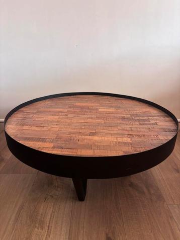 Ronde salontafel beschikbaar voor biedingen