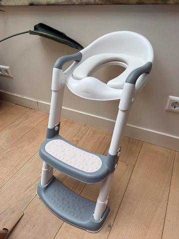 Potty training toilet seat with step for toddlers beschikbaar voor biedingen