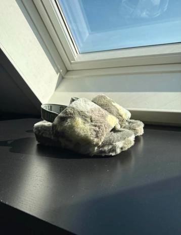 UGG Slide fluff yeah camopop. Maat 37 beschikbaar voor biedingen