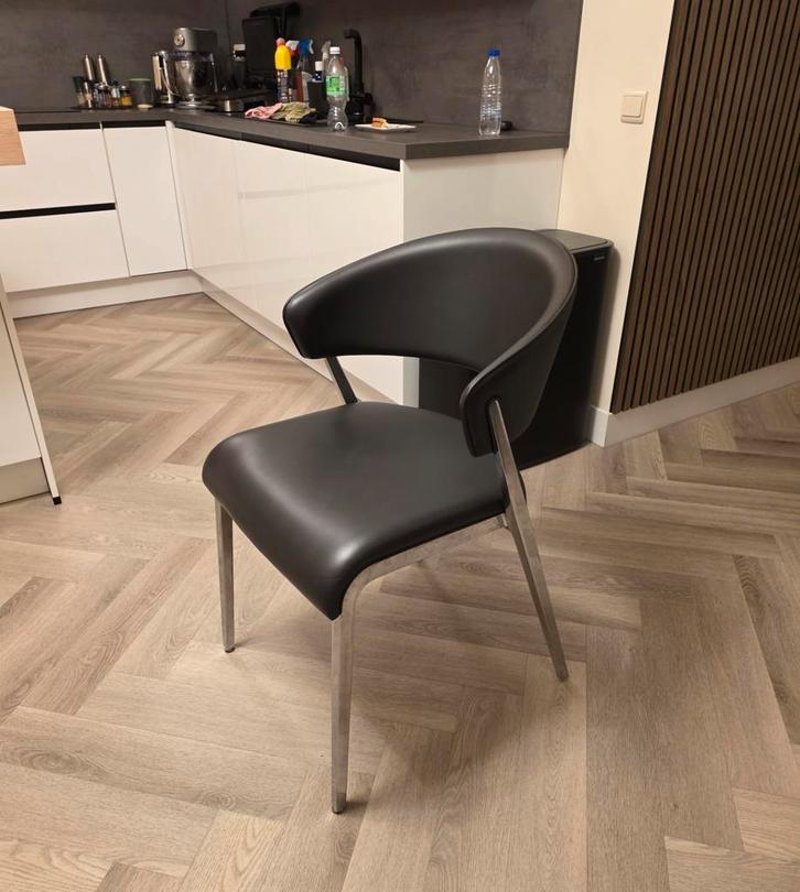 Hulsta now s500 Eetkamerstoel Napa leer. 7 stuks., Huis en Inrichting, Stoelen, Gebruikt, Vijf, Zes of meer stoelen, Leer, Zwart