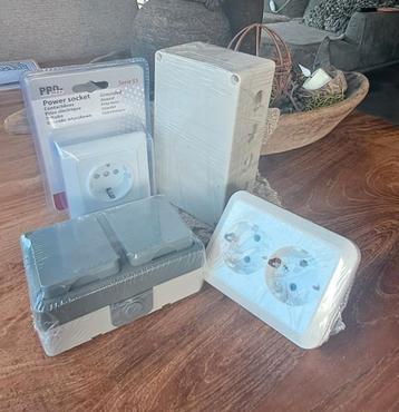 Wandcontactdozen diverse. Alles in een koop beschikbaar voor biedingen