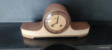 Originele Junghans mantelklok 1950 beschikbaar voor biedingen