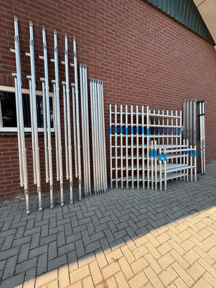 Steiger  (Grote uitvoering), Doe-het-zelf en Verbouw, Steigers, Zo goed als nieuw, Rolsteiger of Kamersteiger, 5 meter of hoger