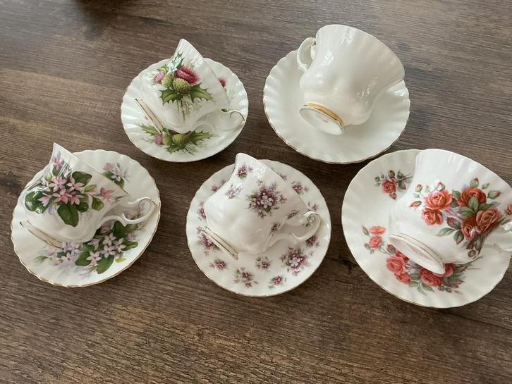 Set van 5 verschillende Royal Albert kop en schotels, Antiek en Kunst, Antiek | Servies los, Ophalen of Verzenden