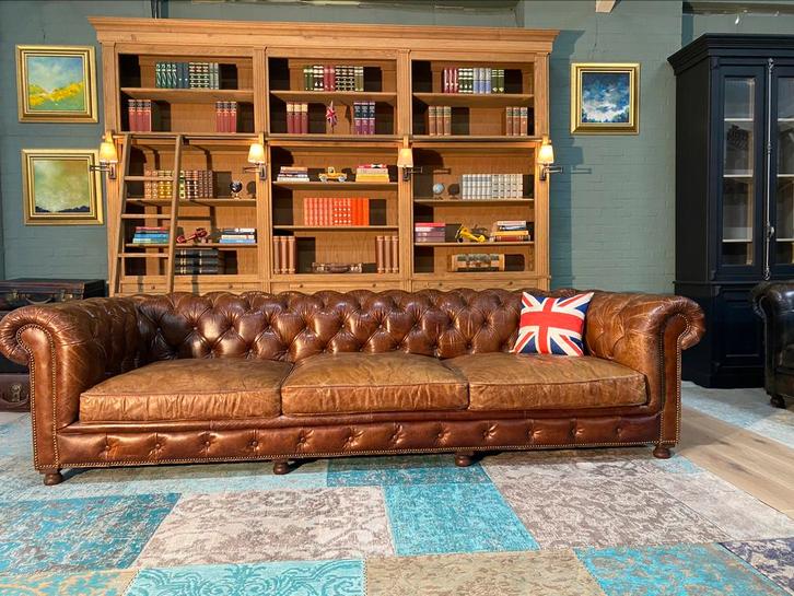 XXL Chesterfield bank vintage cognac GRATIS BEZORGD, Huis en Inrichting, Banken | Voetenbanken en Poefen, Gebruikt, 125 cm of meer