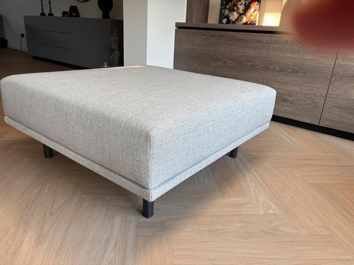 Dura Hocker / Voetenbank Milton - Grijs, Huis en Inrichting, Banken | Voetenbanken en Poefen, Zo goed als nieuw, 100 tot 125 cm