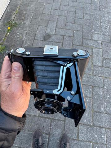 Antieke fotocamera  beschikbaar voor biedingen