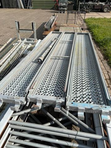 Aluminium oprijbalken zijn 2,5m lang 32cm breed. beschikbaar voor biedingen
