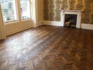 MASSIEVE TEAKHOUTEN VISGRAAT/TAPIS VLOER, HARDHOUTEN VLOER beschikbaar voor biedingen