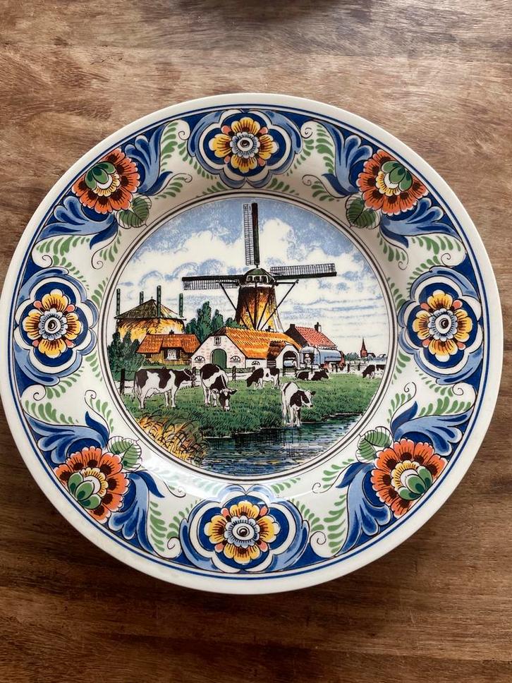 Delfts aardewerk bord met molen en koeien, Antiek en Kunst, Antiek | Wandborden en Tegels, Ophalen of Verzenden