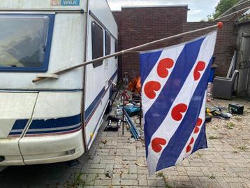 grote friese vlag beschikbaar voor biedingen