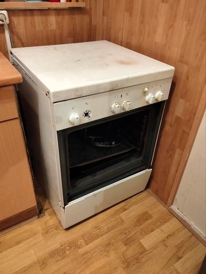 Oude gasfornuis en oude vries combinatie gratis af te halen., Witgoed en Apparatuur, Overige Witgoed en Apparatuur, Niet werkend