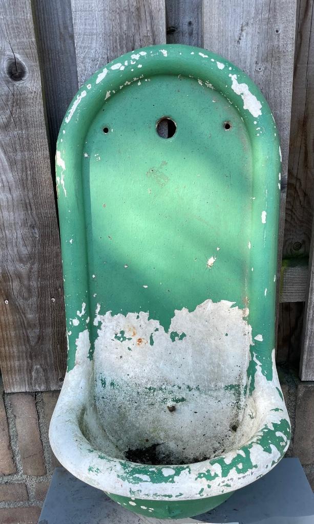 mooie antieke ijzeren fonteinbak of bloembak voor a/d muur., Tuin en Terras, Tuinwanddecoratie, Zo goed als nieuw, Ophalen