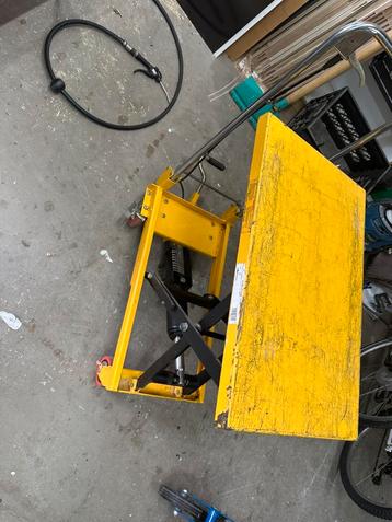 Hefplateau wagen 150 kg beschikbaar voor biedingen