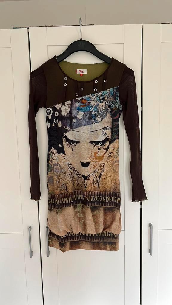 Jurk met print in overwegend bruin mt S, Kleding | Dames, Jurken, Zo goed als nieuw, Maat 36 (S), Bruin, Boven de knie, Ophalen of Verzenden