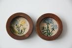 2 Brocante lijstjes met geborduurde bloemen, Antiek en Kunst, Curiosa en Brocante, Ophalen of Verzenden