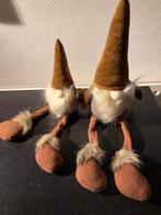 Z.g.a.n/2x bruine gnoom met hangende beentjes/decoratie, Diversen, Kerst, Ophalen of Verzenden, Zo goed als nieuw