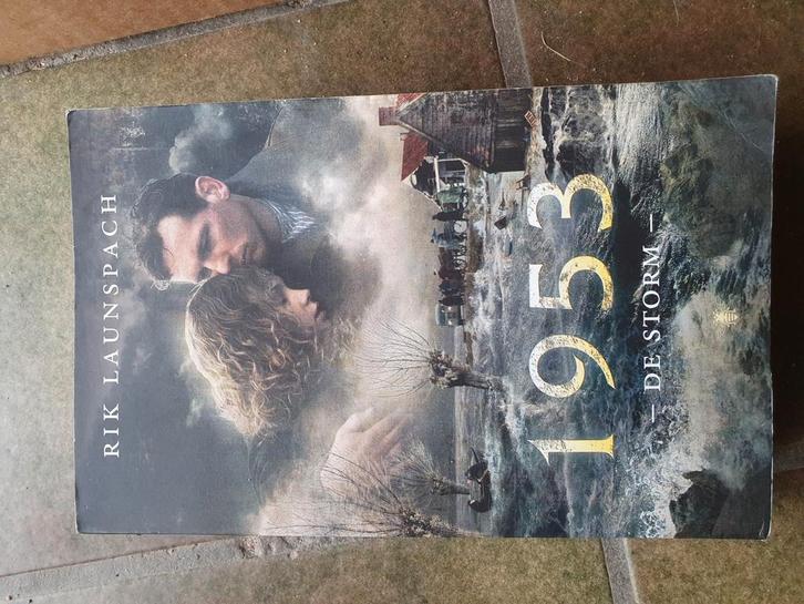 Rik Launspach - 1953, Boeken, Literatuur, Zo goed als nieuw, Nederland, Ophalen of Verzenden