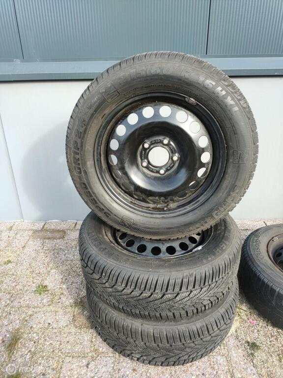 Winterbanden SpeedGrip2 215/60 R16 HXL Semperit Extr 06725, Auto-onderdelen, Overige Auto-onderdelen, Ophalen