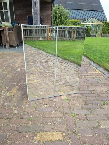 Spiegelkast badkamer  beschikbaar voor biedingen