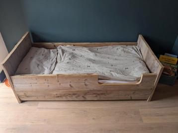 Mooi steigerhouten peuterped  beschikbaar voor biedingen