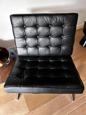 2x barcelona chair met 1 voetenbank zwart zgan beschikbaar voor biedingen