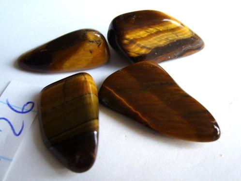 tijgeroog op foto1 samen 0,69 trommelstenen tiger eye kwarts, Verzamelen, Mineralen en Fossielen, Mineraal, Ophalen of Verzenden