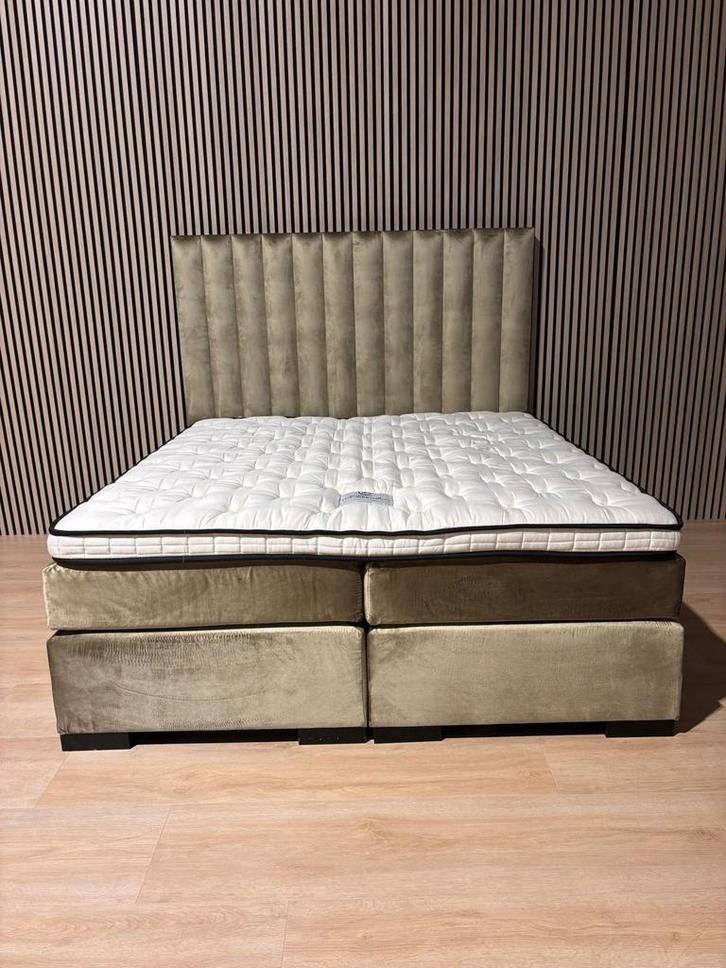 Bed 180x200 met Serta Topper, Huis en Inrichting, Slaapkamer | Bedden, Zo goed als nieuw, Tweepersoons, 180 cm, 200 cm, Stof, Beige