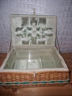Een mooie bewerkte vintage opberg box voor naai attributen, Hobby en Vrije tijd, Naaien en Fournituren, Ophalen of Verzenden, Gebruikt