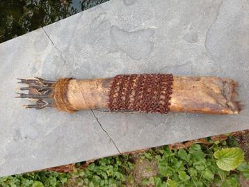 Originele leren pijlenkoker en pijlen Afrika, tribal art beschikbaar voor biedingen