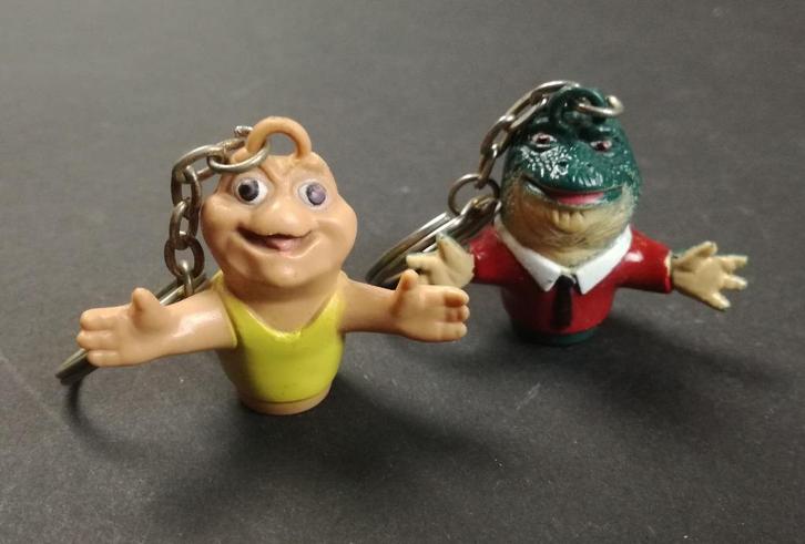 DINOSAURS Baby & Earl Sinclair KO Bootleg sleutelhangers 90s, Verzamelen, Sleutelhangers, Gebruikt, Knuffel of Figuurtje, Verzenden