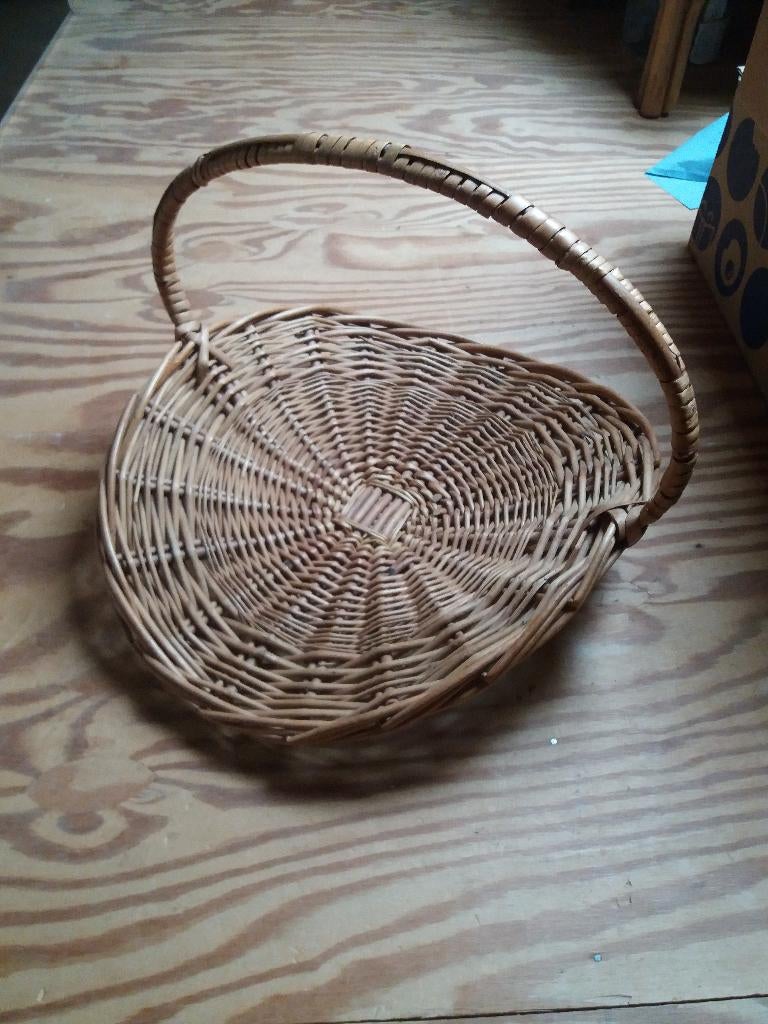 rieten lectuurmand, Huis en Inrichting, Ophalen