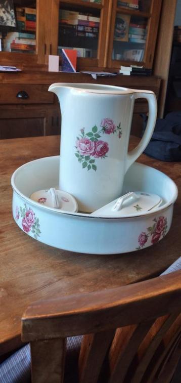 Mooie antieke lampetset P. Regout Maastricht – rozenmotief beschikbaar voor biedingen