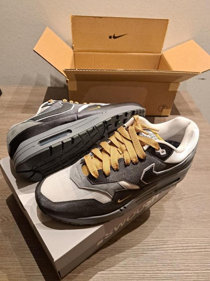 .SWOOSH x Nike Air Max 1 "Big Head Mode" EU 44, Kleding | Heren, Schoenen, Nieuw, Sneakers of Gympen, Zwart, Verzenden