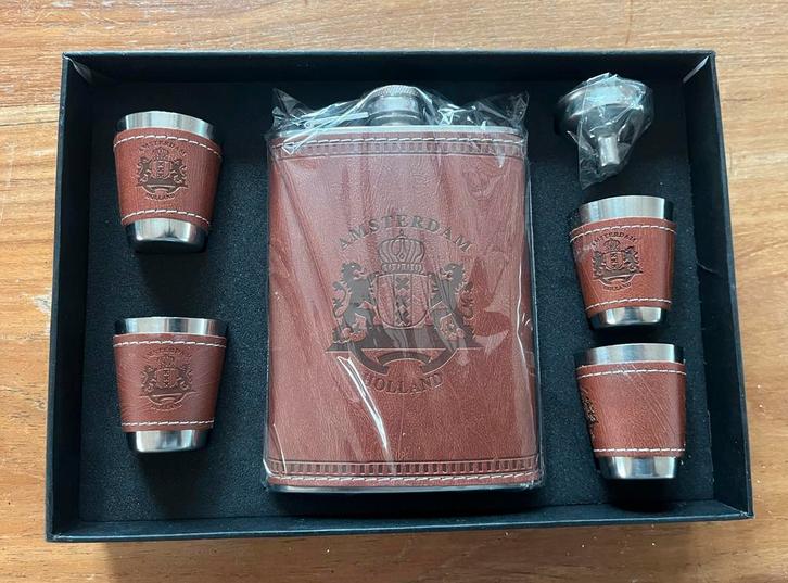Amsterdam Heupfles Set - Nieuw in Geschenkverpakking, Antiek en Kunst, Antiek | Woonaccessoires, Ophalen of Verzenden