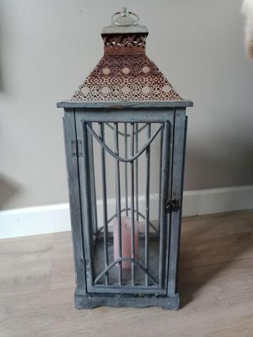 Landelijk groot windlicht beschikbaar voor biedingen